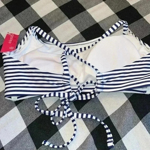 XHILARATION NEW swim top size Med D/DD CUP - Picture 3 of 3